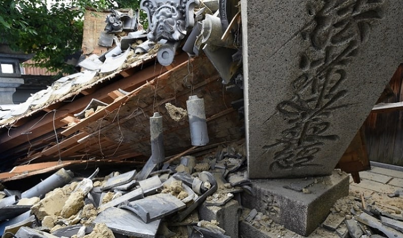 Colapso de casa por sismo en Japón