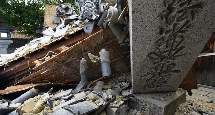 Colapso de casa por sismo en Japón