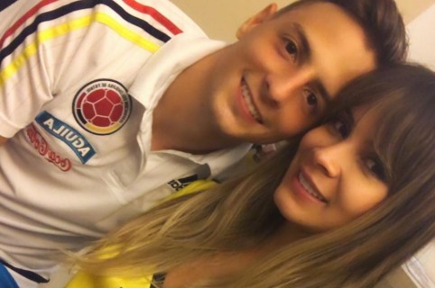 Santiago Arias, futbolista, y su esposa Karin Jiménez, modelo.