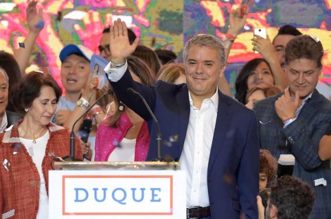 Iván Duque celebra en talima, luego de ganar la segunda vuelta
