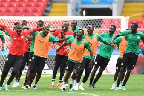 Senegal bailando en el entrenamiento