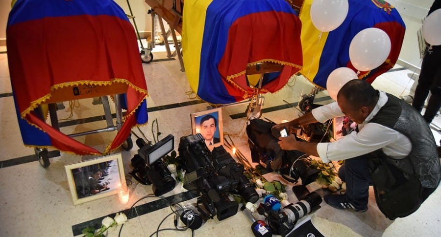 Equipo de prensa ecuatoriano es velado en cámara ardiente antes de su partida mañana a Ecuador