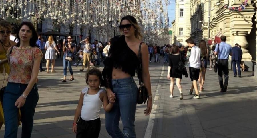 Daniela Ospina, modelo, y su hija, Salomé.