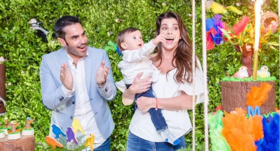 Carolina Cruz, presentadora, con su pareja, el actor Lincoln Palomeque, y su hijo, Matías.