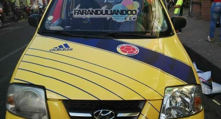 Taxi adornado de la Selección Colombia