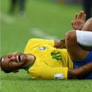 Caída de Neymar.