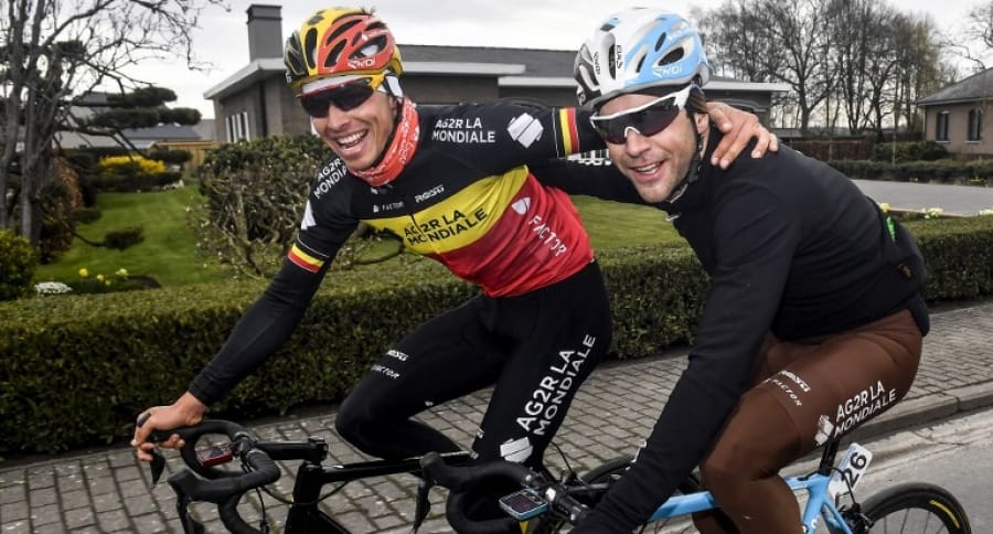 Ciclistas del AG2R La Mondiale: el belga Oliver Naesen y el francés Tony Gallopin