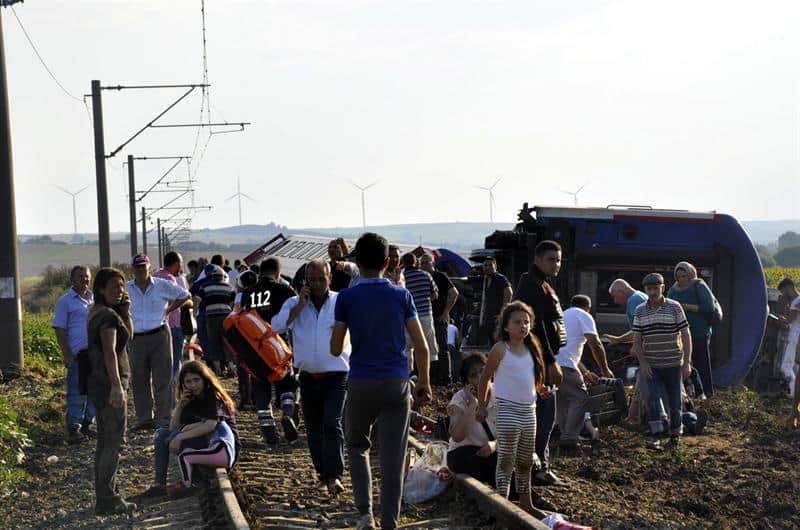 Tren descarrilado en Turquía