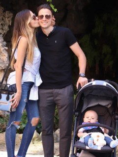 Karin Jiménez, modelo, y su esposo Santiago Arias, futbolista, con su hijo Thiago.