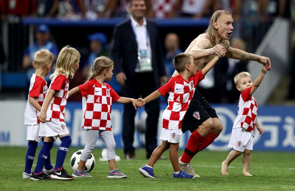 Domagoj Vida y los pequeños Domagoj Vida y los pequeños