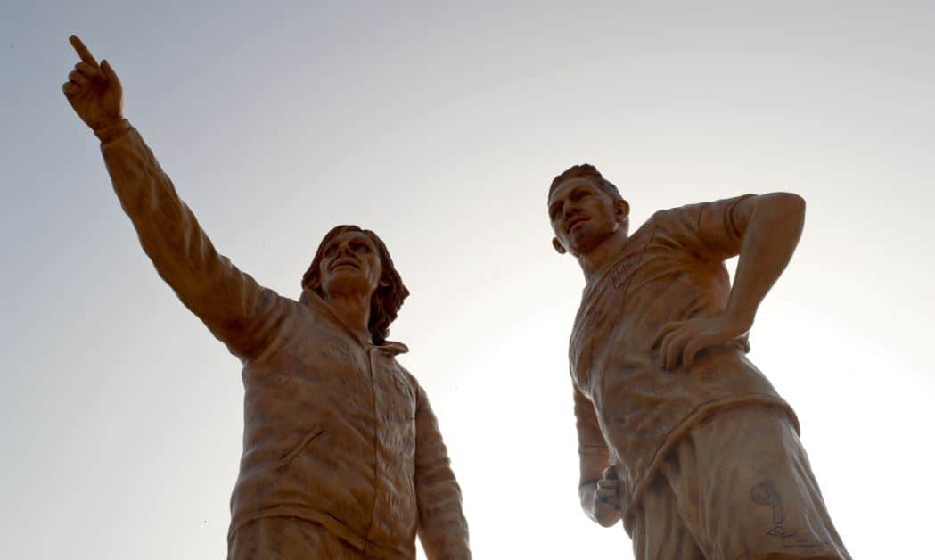 Estatuas de Gareca y Guerrero Estatuas de Gareca y Guerrero