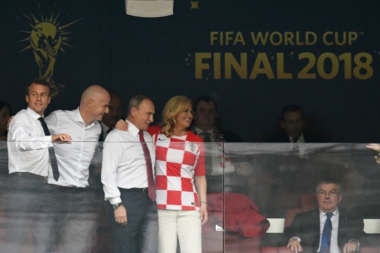 Emmanuel Macron (presidente de Francia), Gianni Infantino (presidente de Fifa), Vladimir Putin (presidente de Rusia) y Kolinda Grabar-Kitarovic (presidenta de Croacia) Emmanuel Macron (presidente de Francia), Gianni Infantino (presidente de Fifa), Vladimir Putin (presidente de Rusia) y Kolinda Grabar-Kitarovic (presidenta de Croacia)