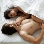 Pareja en la cama