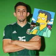 Memes a futbolista mexicano por cirugía en la cara.