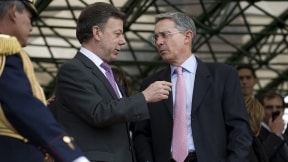 Juan Manuel Santos, presidente, y Álvaro Uribe, expresidente y senador.