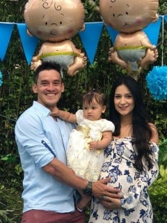 Carlos Mario Oquendo, con su esposa Manuela Zuluaga y su hija mayor.