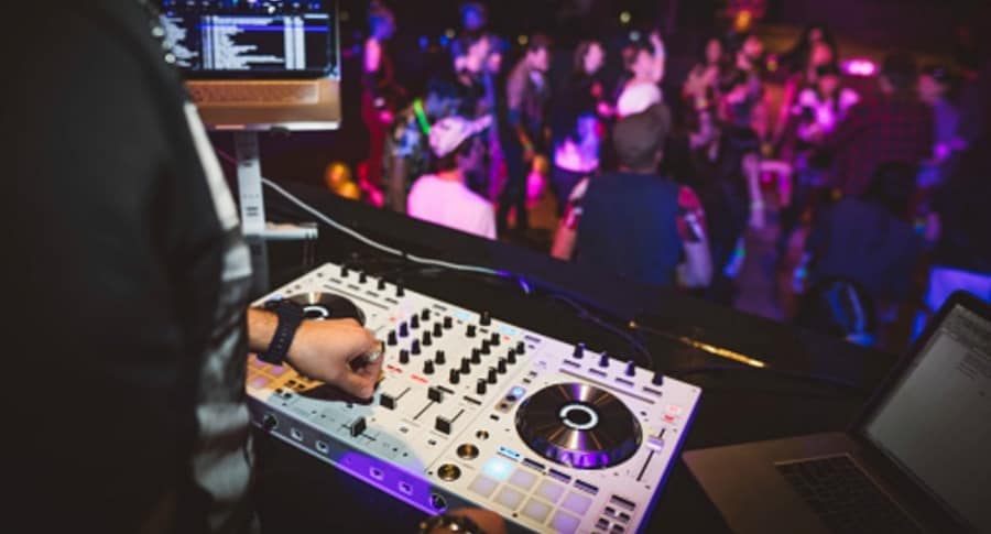 DJ