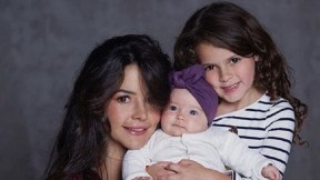 La actriz Maleja Restrepo junto a sus hijas Guadalupe y Macarena