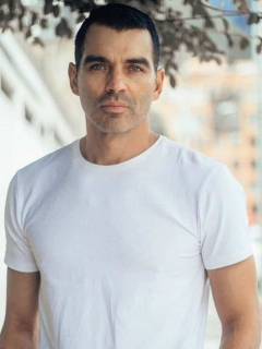 Tiberio Cruz.