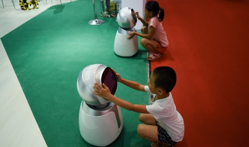Niños con robots