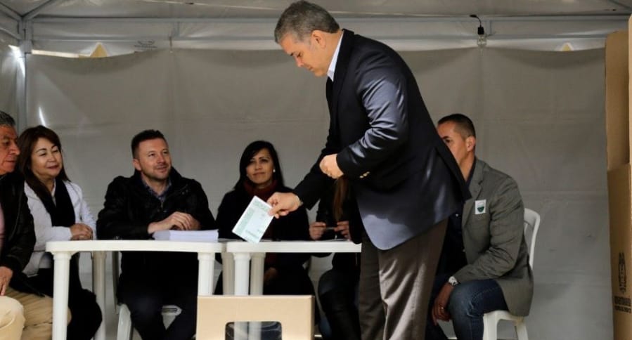 Iván Duque vota en consulta anticorrupción