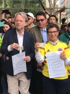Angélica Lozano, Antanas Mockus y Claudia López (izq. a der.) en votaciones a consulta anticorrupción