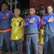 Jugadores de la Selección Colombia junto a Pékerman