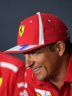 Sebastian Vettel (Izq.) y su compañero Kimi Raikkonen