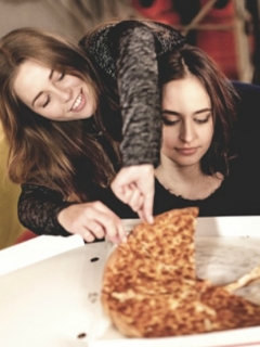 Comiendo pizza