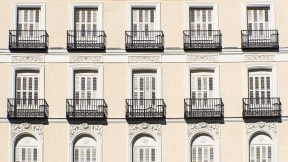Fachada con balcones