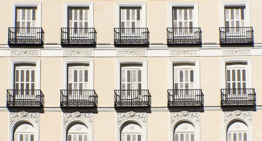 Fachada con balcones