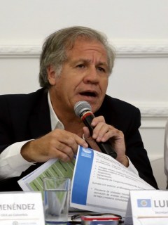 Almagro dice que no se puede descartar una intervención militar contra Maduro