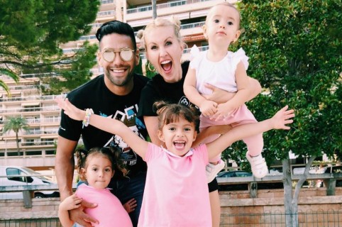 Falcao García, futbolista, y Lorelei Tarón, cantante, con sus hijas Dominique, Desirée y Annette.