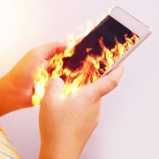 Celular en llamas
