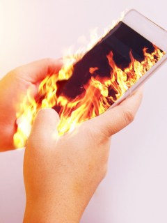 Celular en llamas