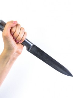Mujer con cuchillo