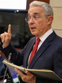 Mónica Rodríguez y Álvaro Uribe