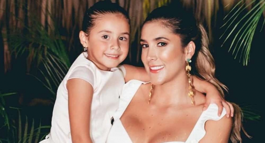 Daniela Ospina, modelo, con su hija Salomé.