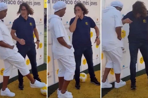 Ronaldinho y Carles Puyol