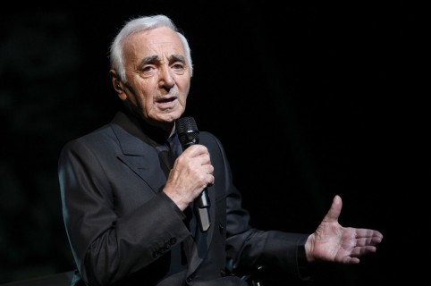 Charles Aznavour, cantante.