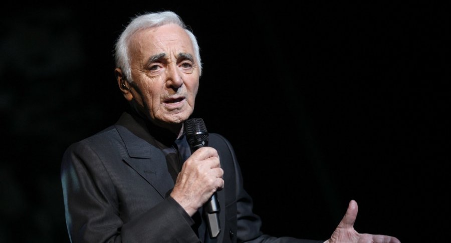 Charles Aznavour, cantante.