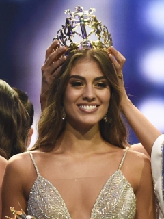 Valeria Morales, Señorita Colombia 2018, y Laura González, exreina.