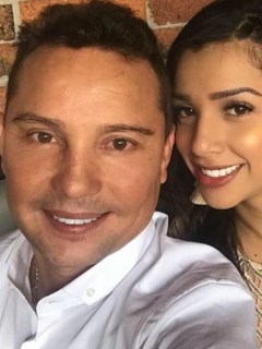 Giovanny Ayala, cantante, con su esposa Andrea Díaz.