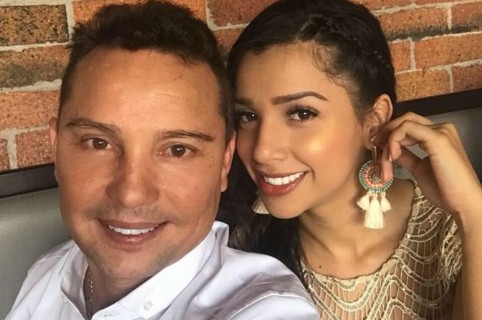 Giovanny Ayala, cantante, con su esposa Andrea Díaz.