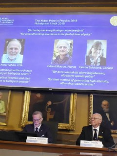 Momento del anuncio del Nobel de Física