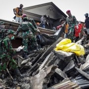 Ascienden a 1.424 los muertos por el seísmo y el tsunami en Indonesia