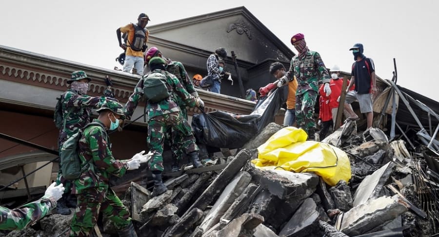 Ascienden a 1.424 los muertos por el seísmo y el tsunami en Indonesia