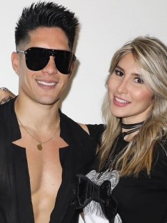 Chyno Miranda, cantante, con su esposa Natasha Araos.