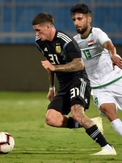 Rodrigo de Paul (Argentina) y Bashar Rasan (Irak)