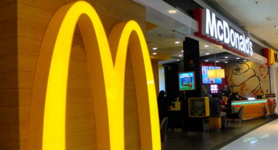 McDonalds abrió sus puertas el 15 de abril de 1955